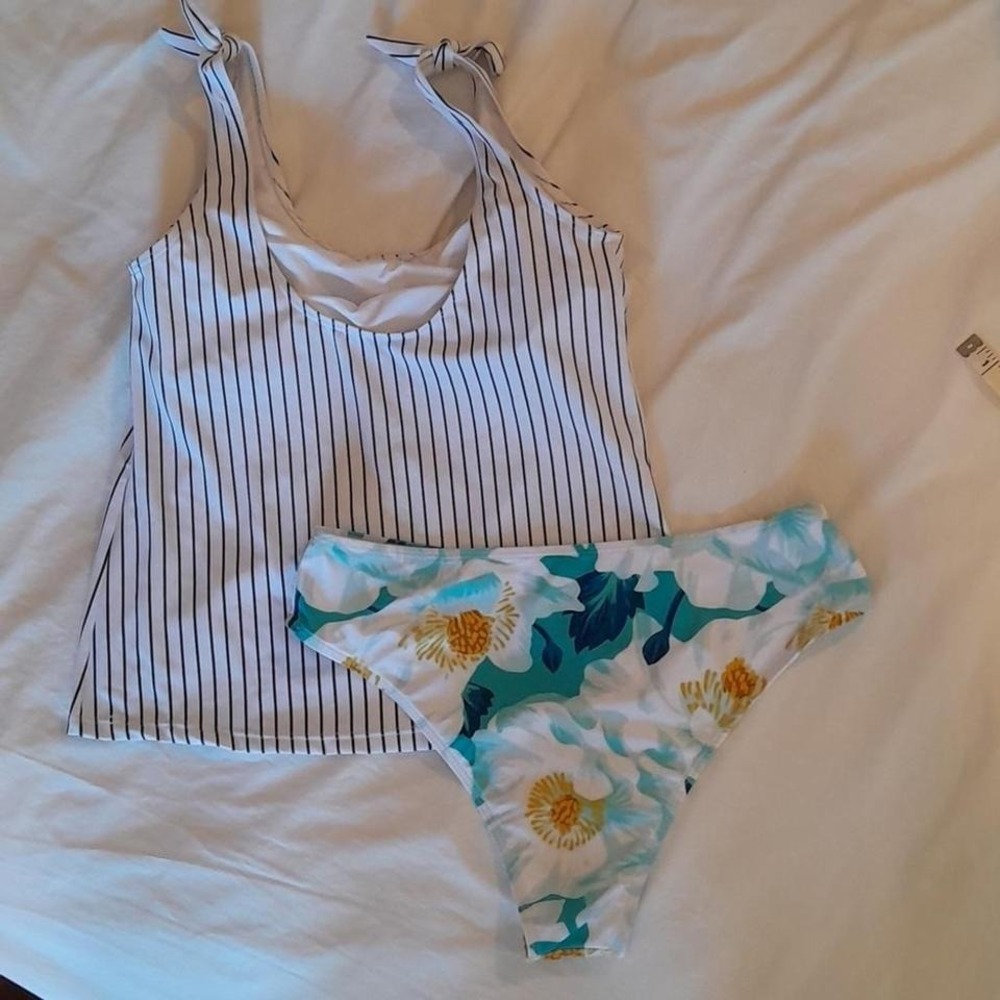 Beachsissi Bikini Set Striped Tank Top Floral Bottoms Size M - Picture 2 of 8